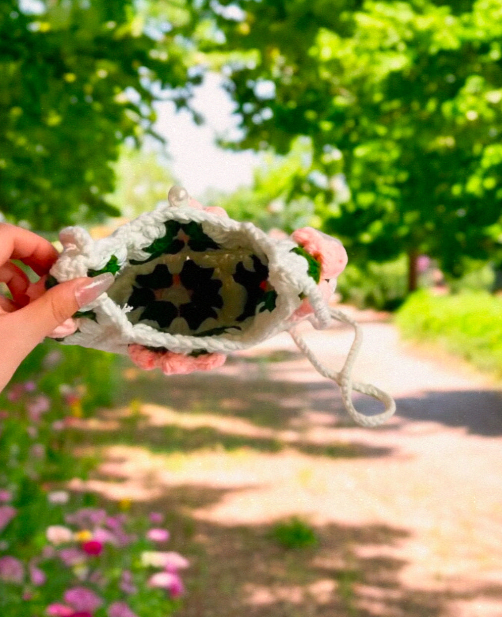 petal pickin’ crochet mini bag